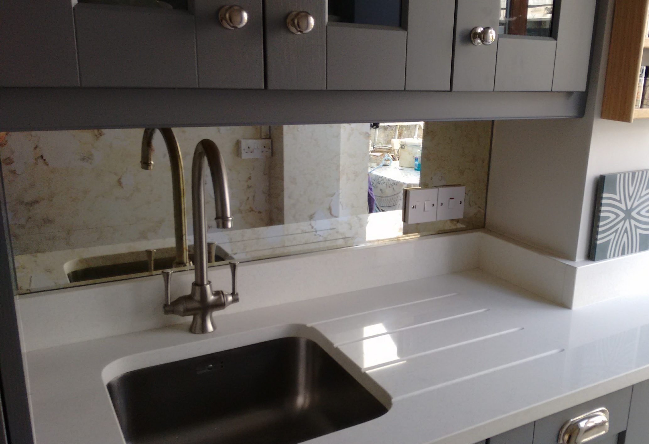 You are currently viewing Painted Kitchen with Antique Glass Splashback