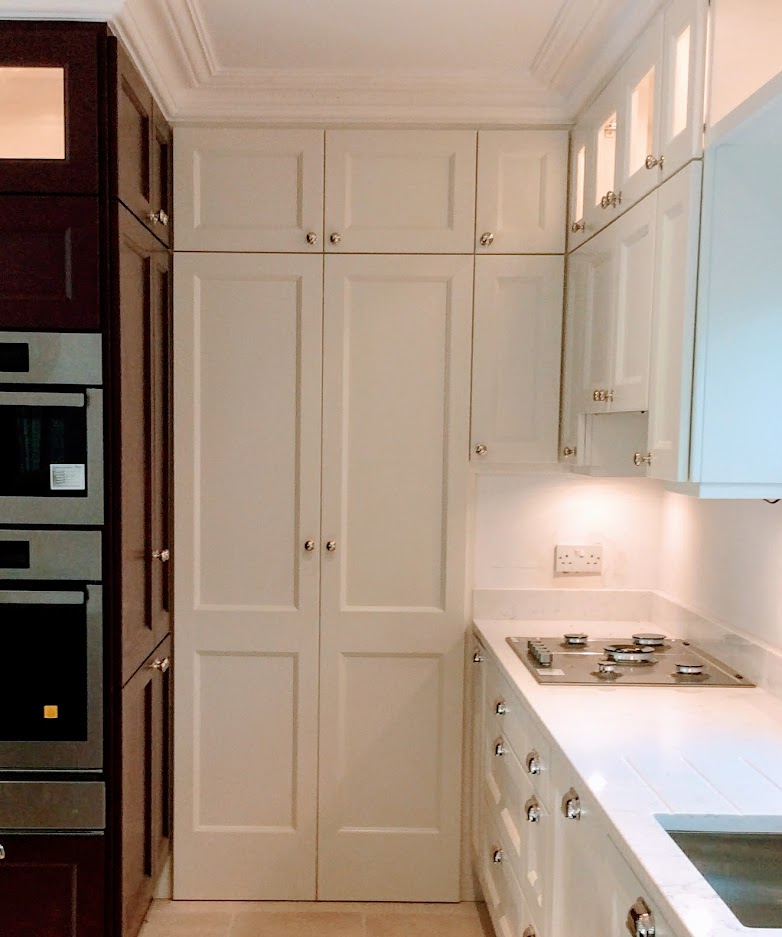 Read more about the article Painted Kitchen with Hidden Pantry