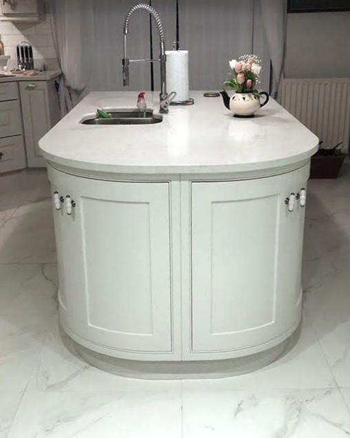 Read more about the article Painted Curved Island
